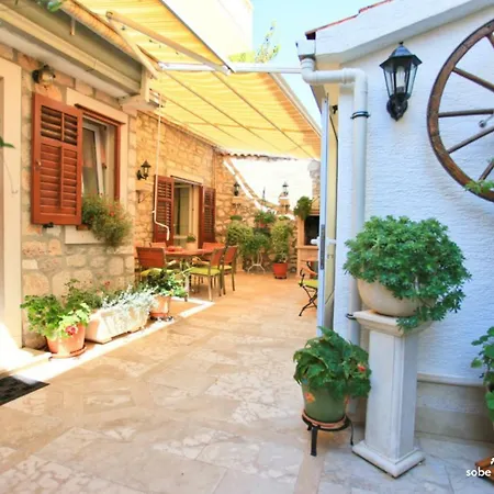 Bed & Breakfast & Antonijela 3*