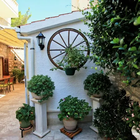 Bed & Breakfast & Antonijela 3*