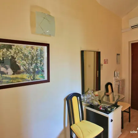 Bed & Breakfast & Antonijela 3*